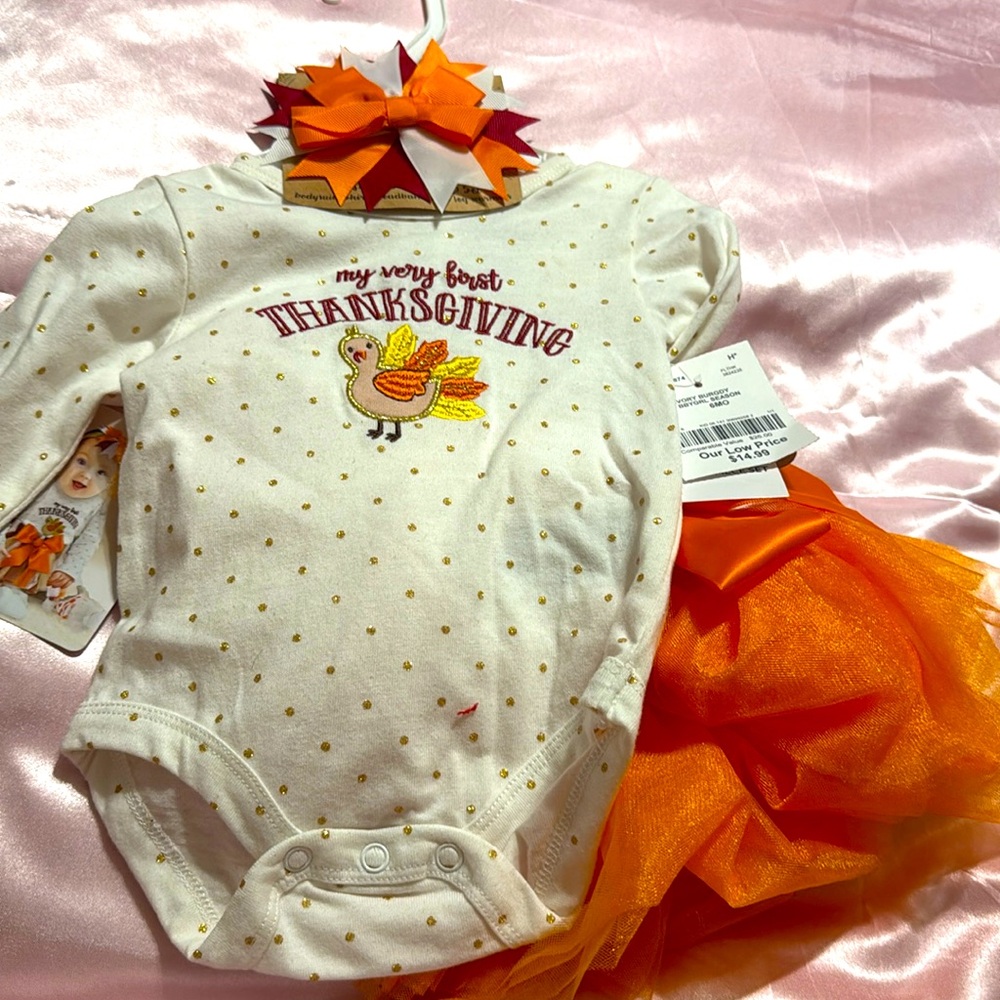 Thanksgiving set
T-shirt matching tulle skirt and 
Hairbow
